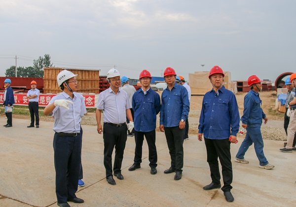 2 祝总等领导与华能陕西分公司领导亲切交流.jpg 2 祝总等领导与华能陕西分公司领导亲切交流.jpg