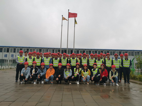 项目部全体管理人员合影.png 项目部全体管理人员合影.png