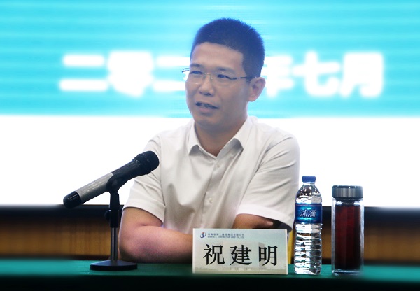 平博买球(中国)总经理祝建明针对新员工未来发展提出要求.jpg 平博买球(中国)总经理祝建明针对新员工未来发展提出要求.jpg