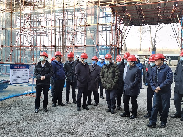 1、平博买球(中国)领导与华能集团领导参观施工现场.jpg 1、平博买球(中国)领导与华能集团领导参观施工现场.jpg