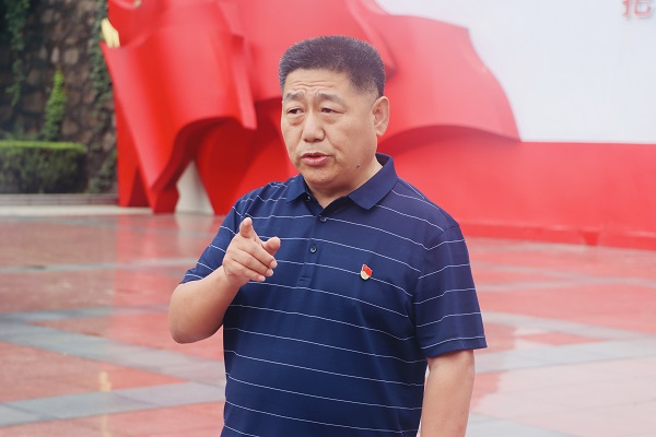 1、平博买球(中国)党委书记张会民为大家阐释“大别山精神”.jpg 1、平博买球(中国)党委书记张会民为大家阐释“大别山精神”.jpg