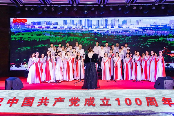 大合唱《中国 中国 鲜红的太阳永不落》1.jpg 大合唱《中国 中国 鲜红的太阳永不落》1.jpg