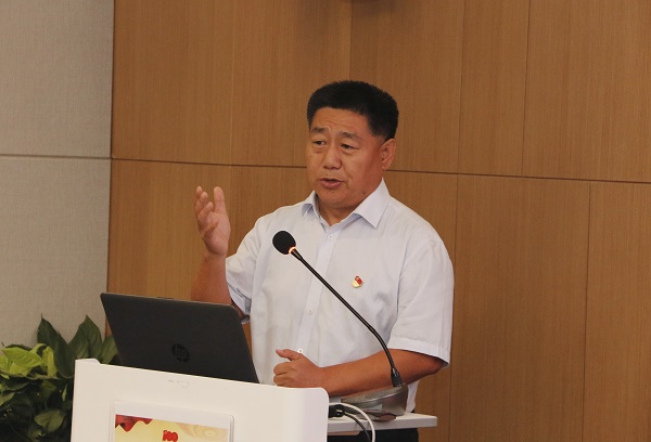 11、平博买球(中国)党委书记张会民作点评讲话.jpg 11、平博买球(中国)党委书记张会民作点评讲话.jpg