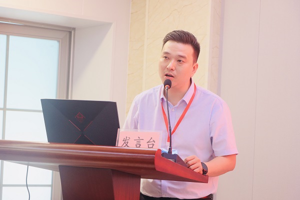 4、集团培训学校校长刘攀主持会议.jpg 4、集团培训学校校长刘攀主持会议.jpg