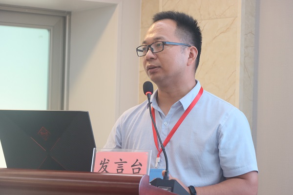 5、平博买球(中国)BIM中心主任曾良作《建设工程全过程BIM应用》分享.jpg 5、平博买球(中国)BIM中心主任曾良作《建设工程全过程BIM应用》分享.jpg