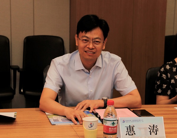 1、郑州市交通设计院院长惠涛讲话.jpg 1、郑州市交通设计院院长惠涛讲话.jpg