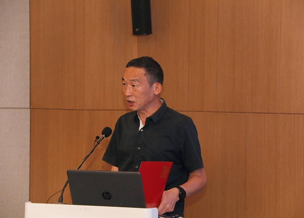 平博买球(中国)监事会主席、党委副书记陈百斌宣读表彰文件.jpg 平博买球(中国)监事会主席、党委副书记陈百斌宣读表彰文件.jpg