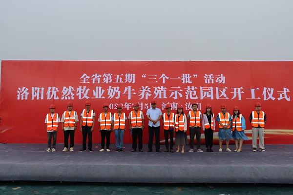 我公司项目管理团队人员合影.jpg 我公司项目管理团队人员合影.jpg