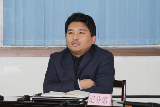 半岛买球官网总工程师王庆伟在会上与大家亲切交流