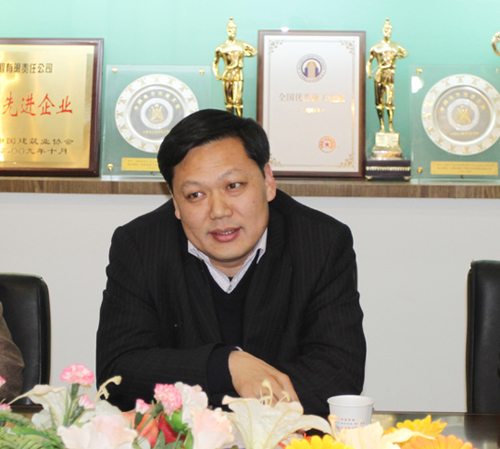 半岛买球官网总经理牛小昌对各位领导前来考察指导表示感谢