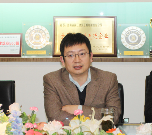 半岛买球官网董事长黄道元对左总一行到来表示热烈欢迎