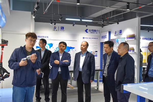参观半岛买球官网总部维亚适展厅.JPG