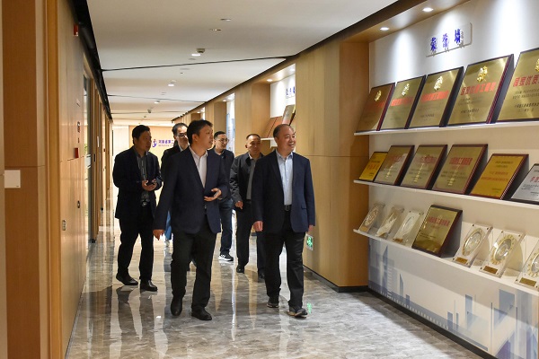 参观半岛买球官网总部文化走廊.JPG