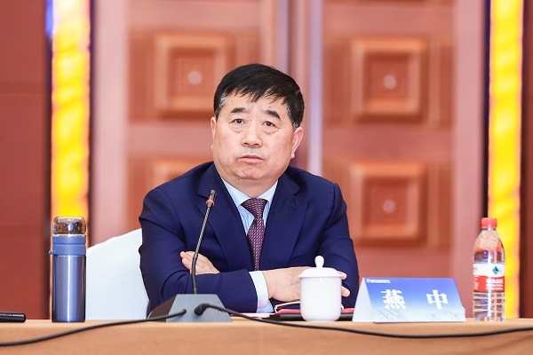 半岛买球官网副总经理燕中主持会议.jpg