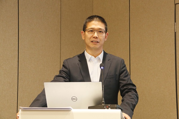 4半岛买球官网董事长祝建明作“民营建筑企业发展思考”报告.JPG